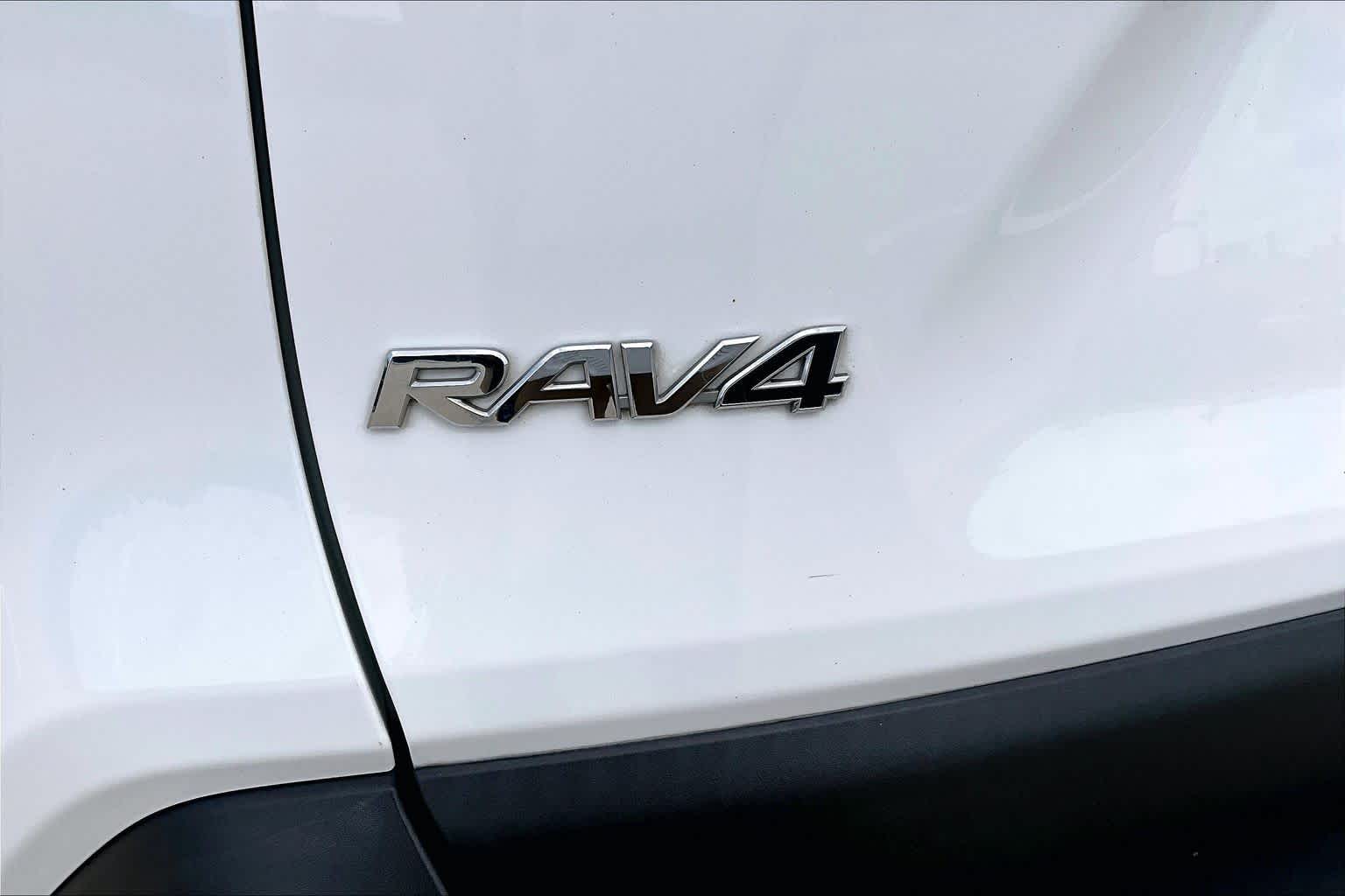 2022 Toyota RAV4 XLE White at AutoNation USA Houston