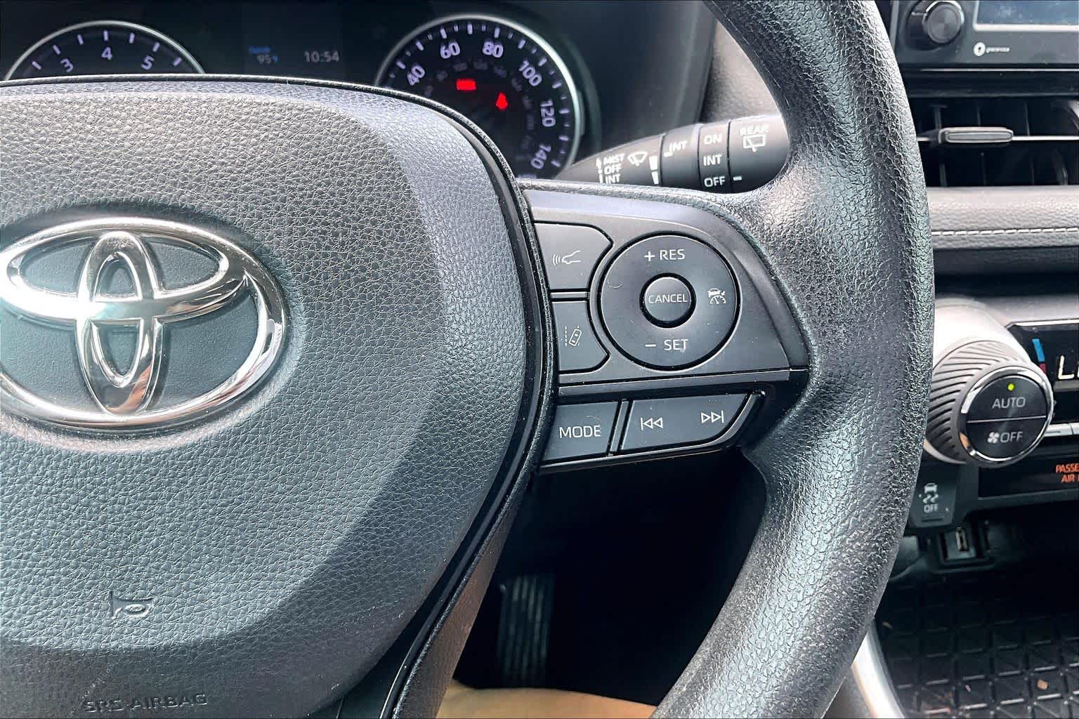 2022 Toyota RAV4 XLE White at AutoNation USA Houston