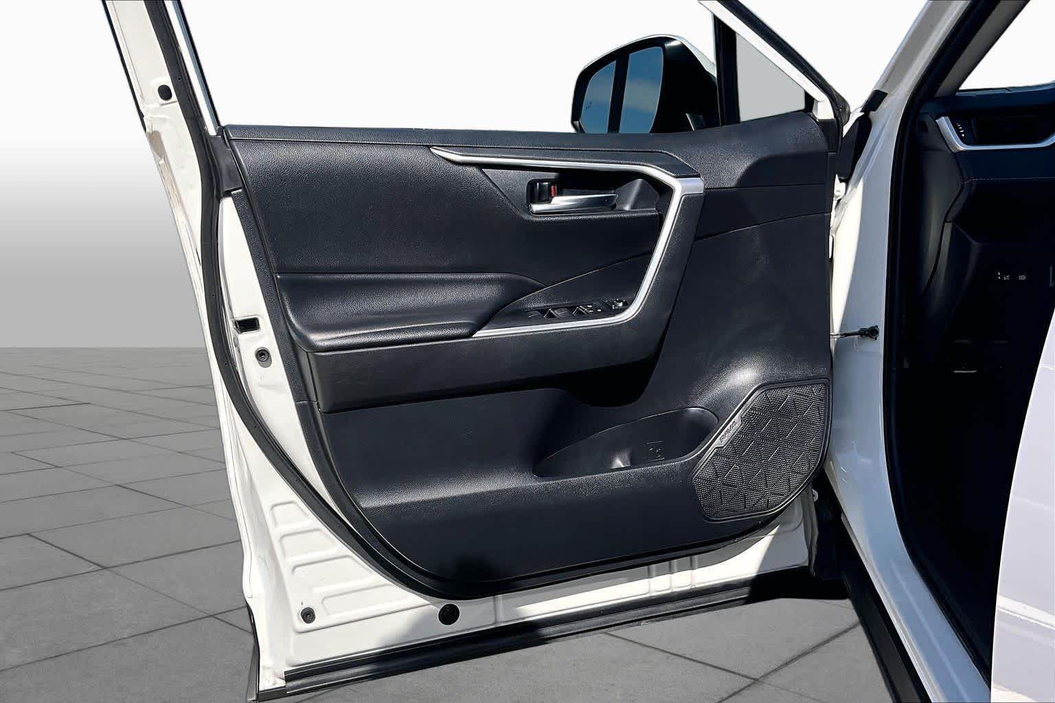 2019 Toyota RAV4 photo 22 of 37