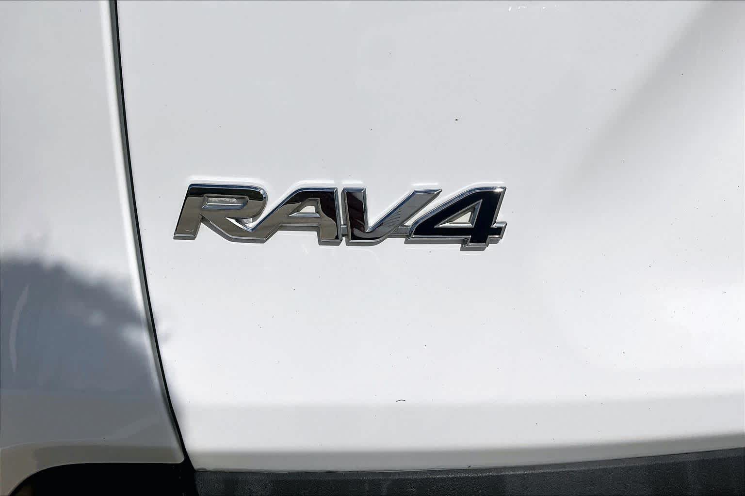 2019 Toyota RAV4 photo 10 of 37