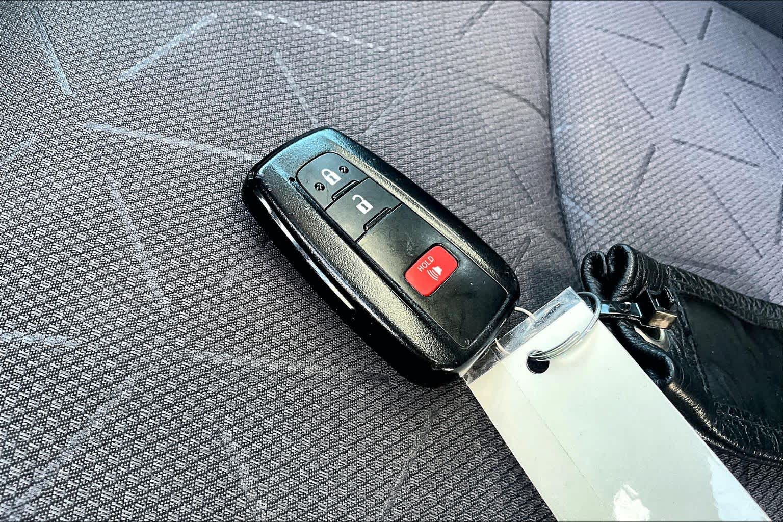 2019 Toyota RAV4 photo 15 of 37
