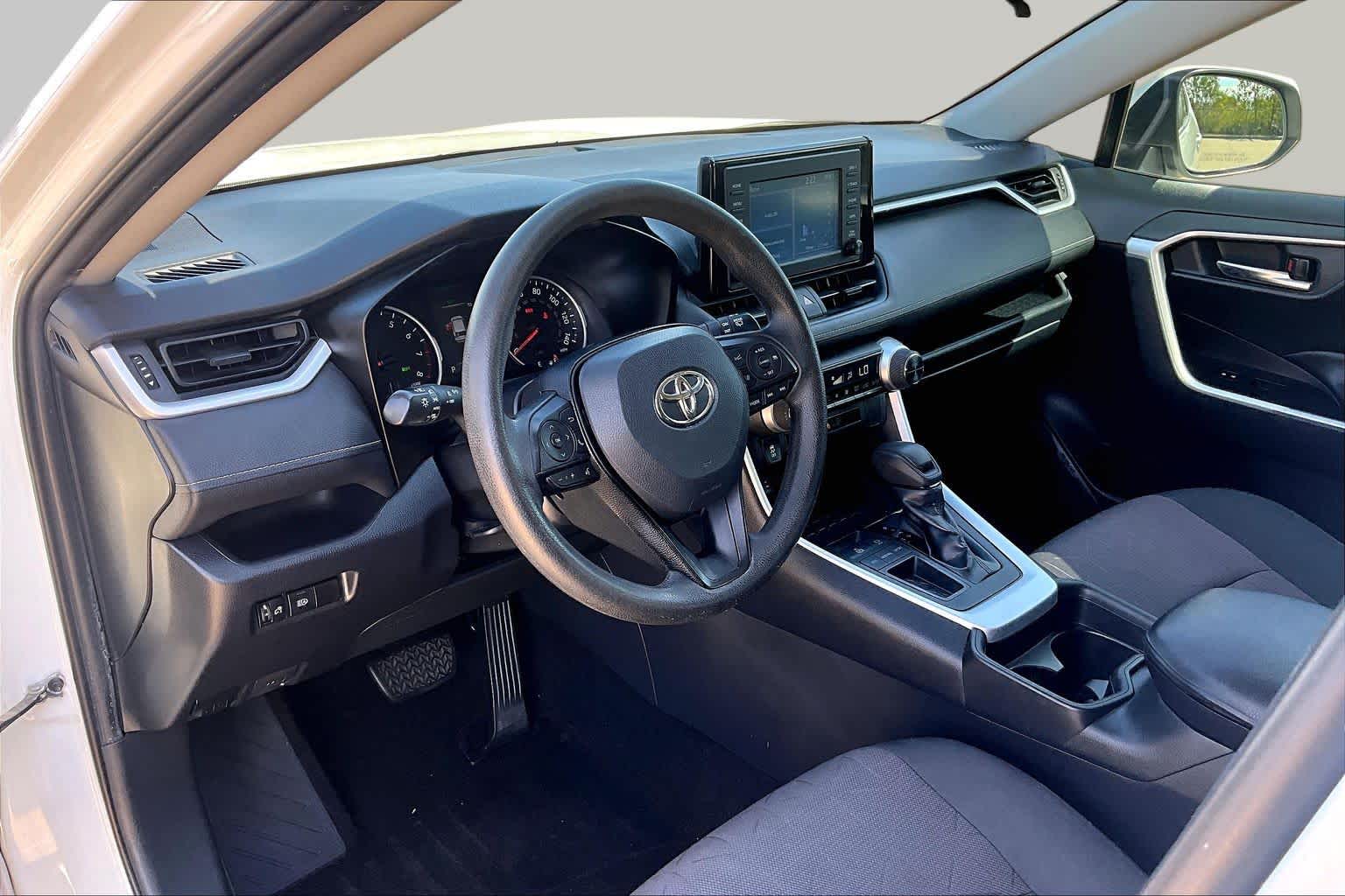 2019 Toyota RAV4 photo 18 of 37