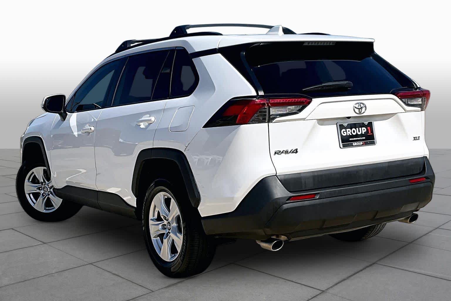 2019 Toyota RAV4 photo 12 of 37