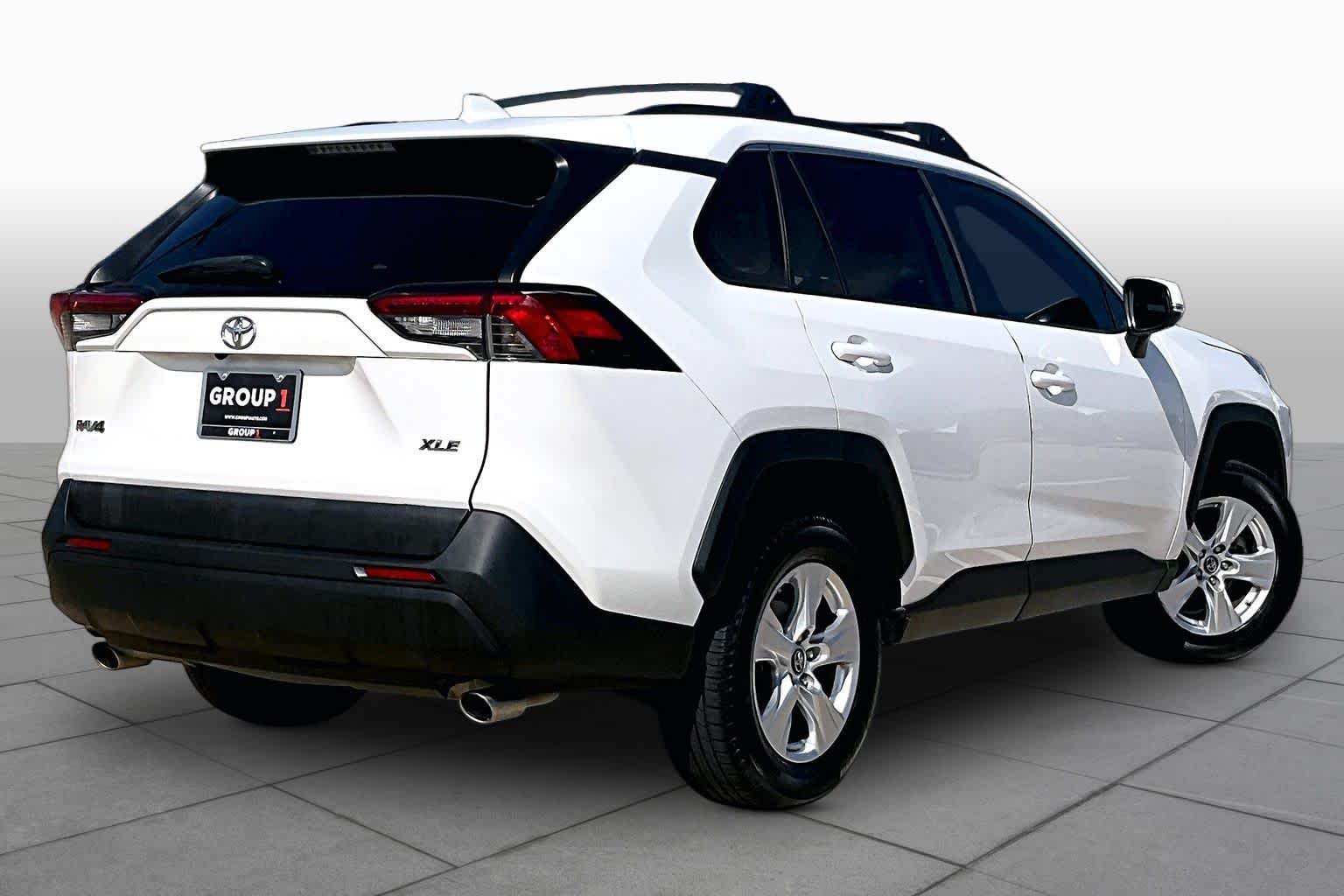 2019 Toyota RAV4 photo 13 of 37