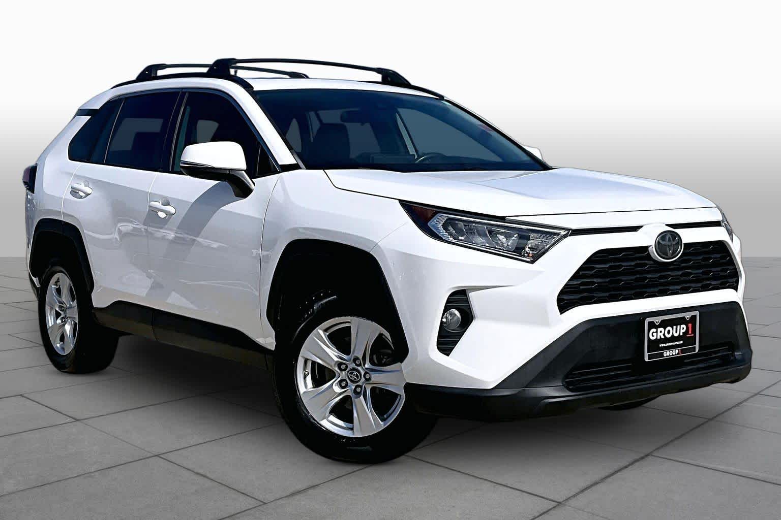 2019 Toyota RAV4 photo 3 of 37