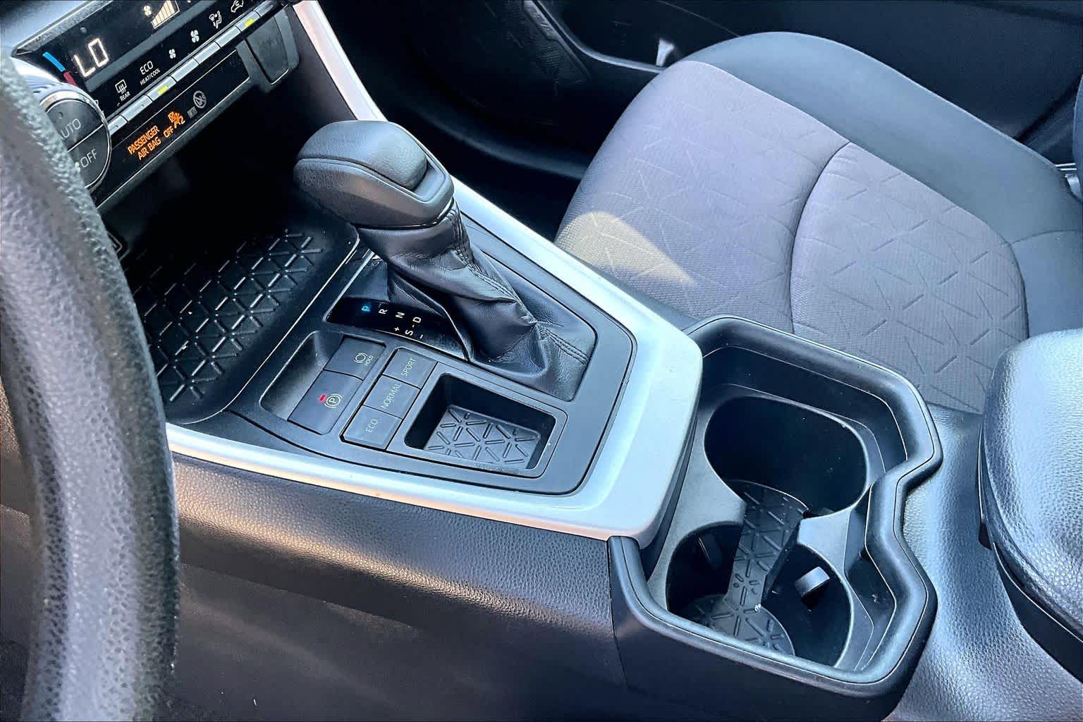 2019 Toyota RAV4 photo 17 of 37
