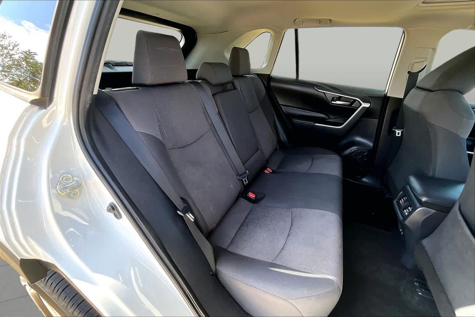 2019 Toyota RAV4 photo 20 of 37