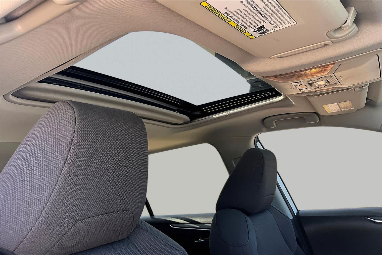 2019 Toyota RAV4 photo 14 of 37