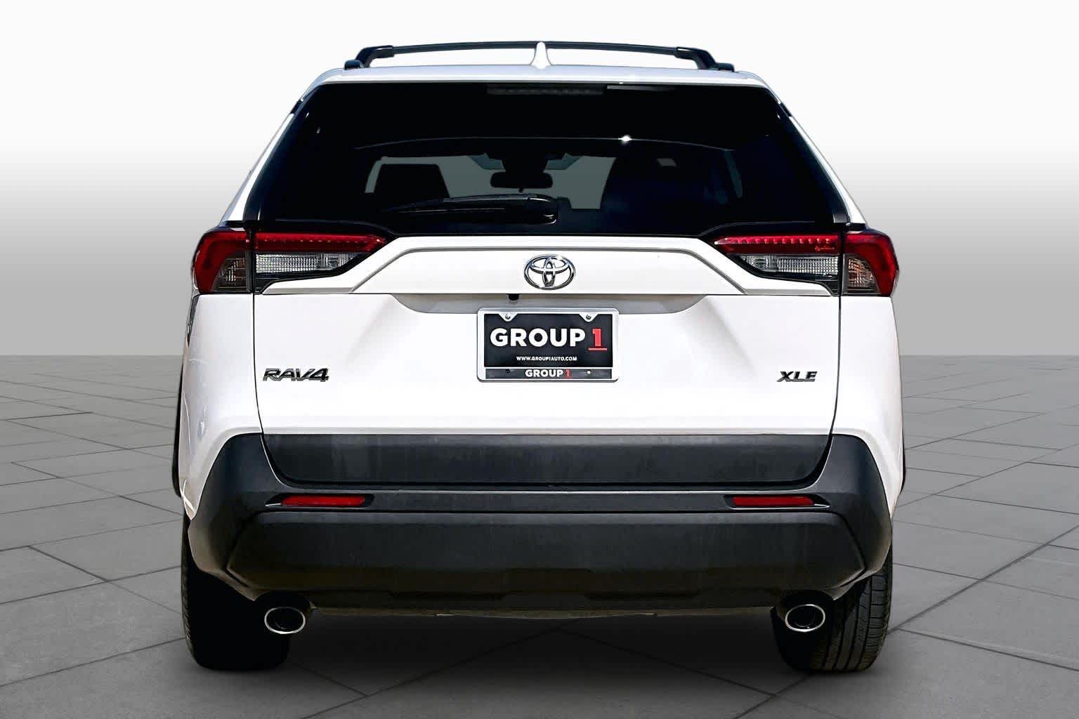 2019 Toyota RAV4 photo 5 of 37