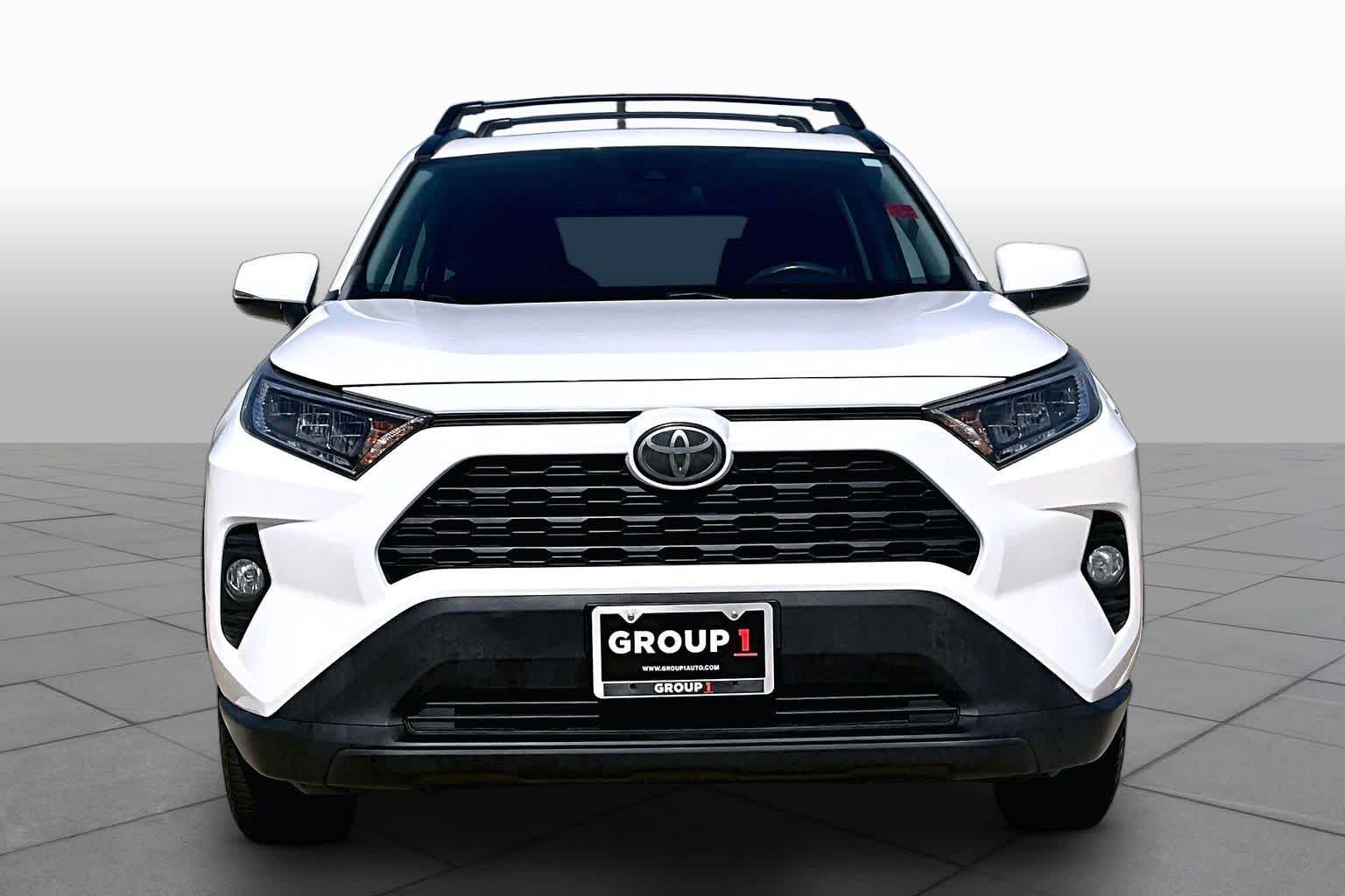 2019 Toyota RAV4 photo 4 of 37