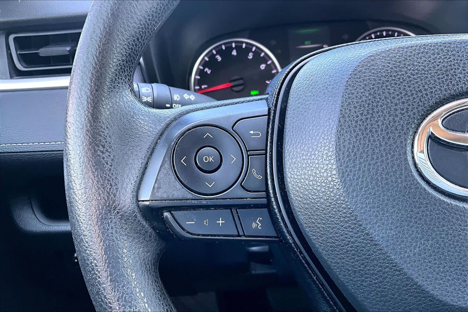 2019 Toyota RAV4 photo 24 of 37