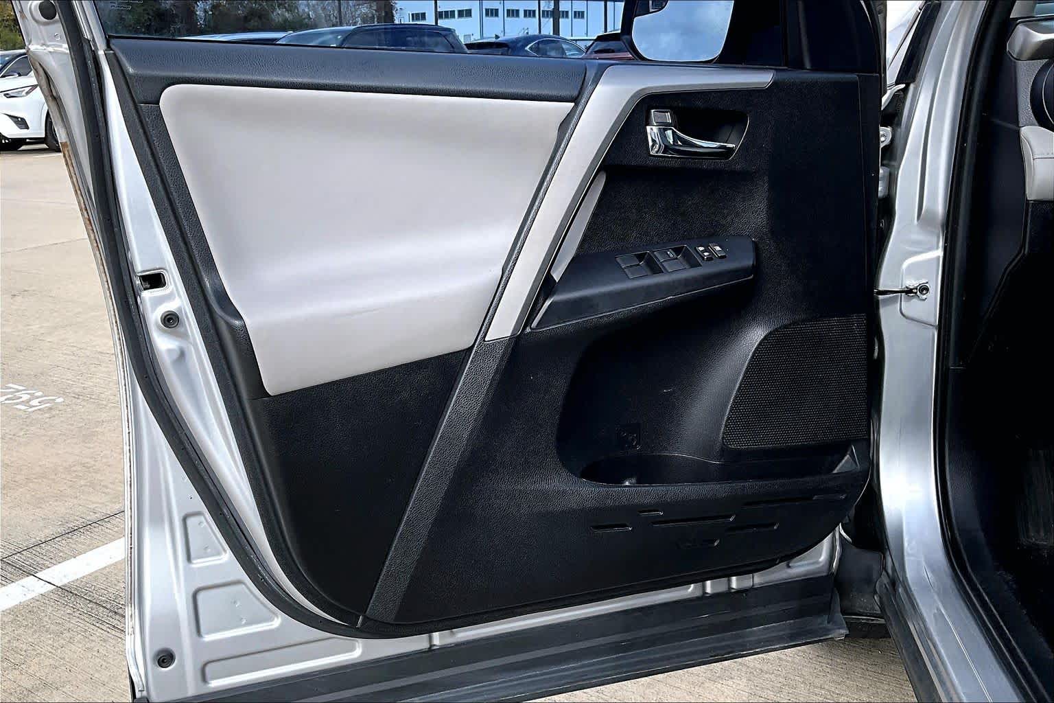 2016 Toyota RAV4 XLE Silver Sky Metallic at AutoNation USA Houston