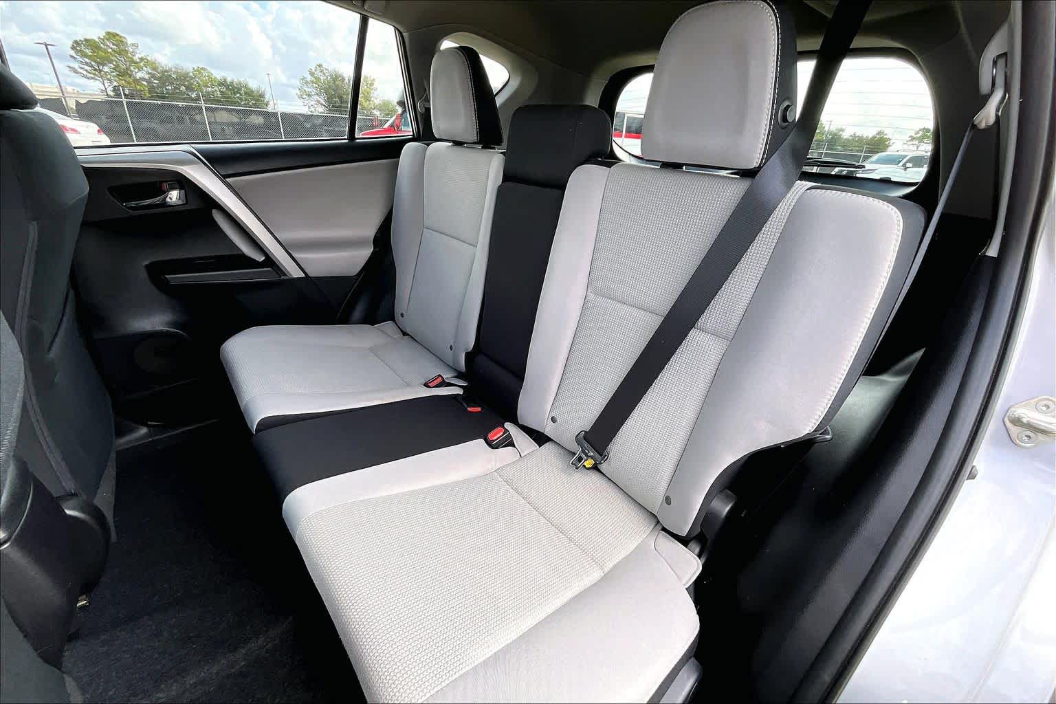 2016 Toyota RAV4 XLE Silver Sky Metallic at AutoNation USA Houston