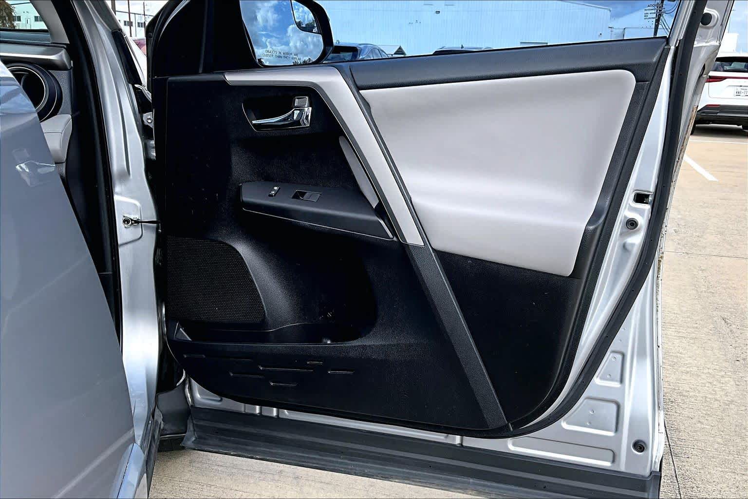 2016 Toyota RAV4 XLE Silver Sky Metallic at AutoNation USA Houston