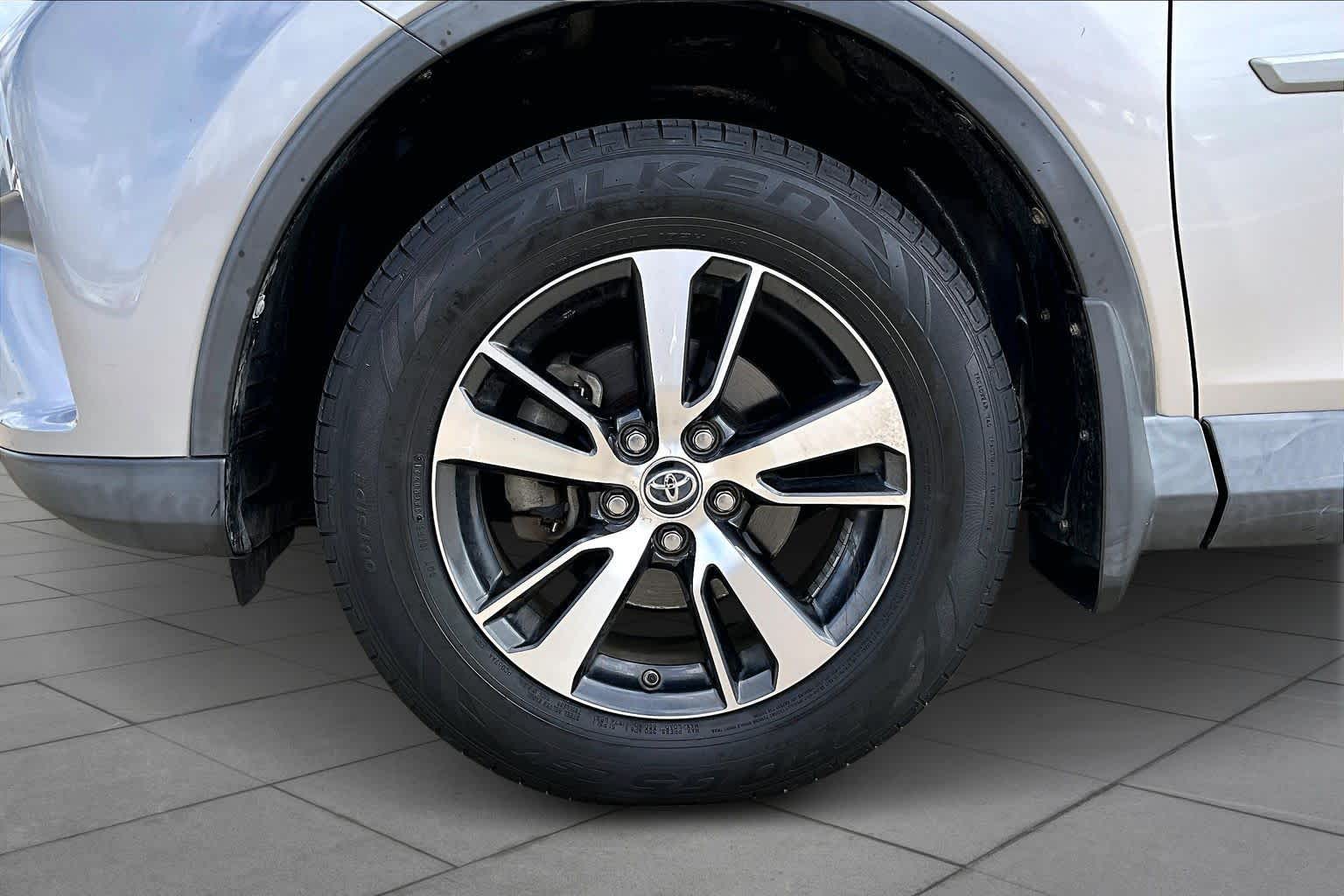 2016 Toyota RAV4 XLE Silver Sky Metallic at AutoNation USA Houston