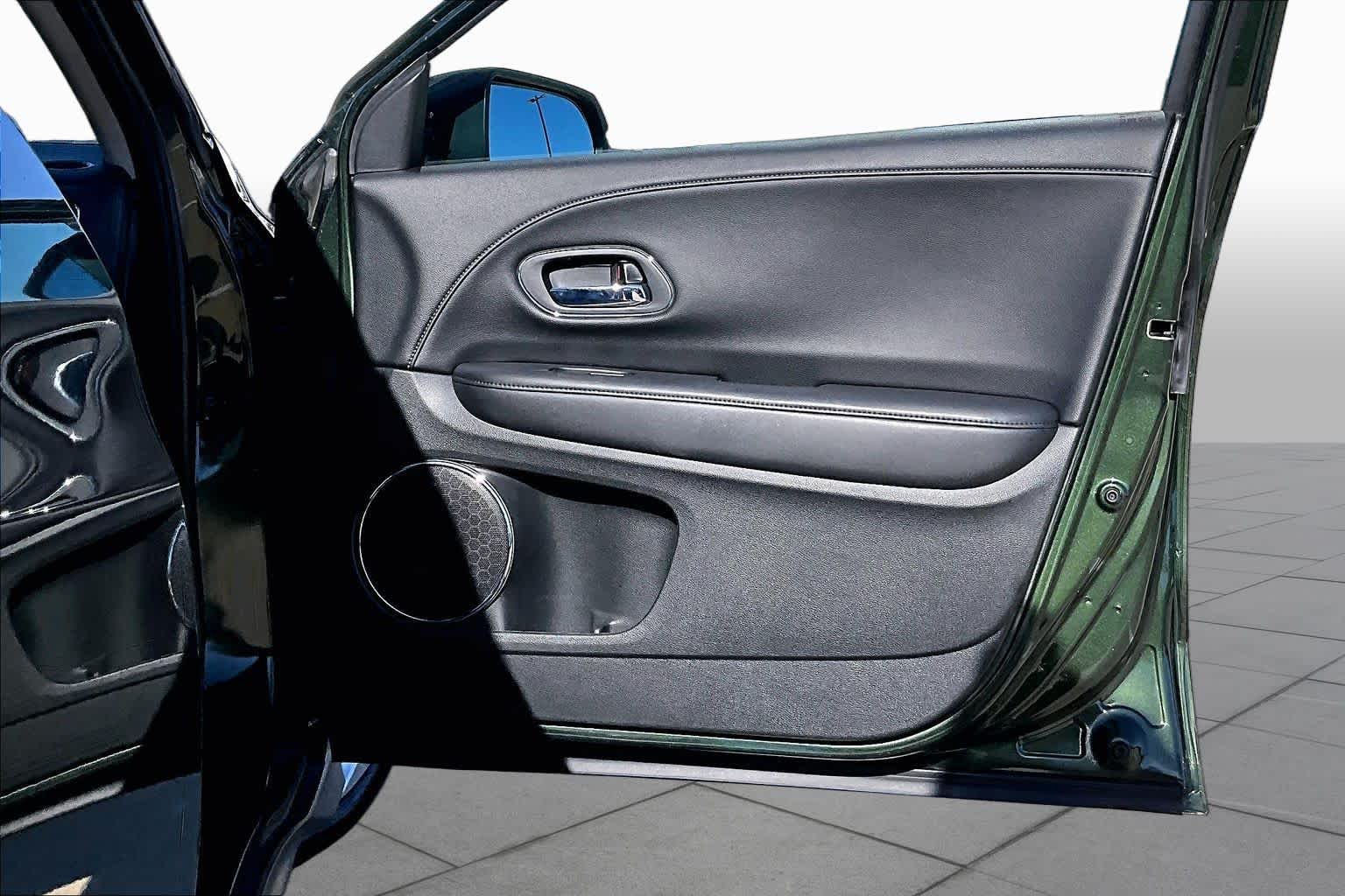 2016 Honda HR-V photo 23 of 37
