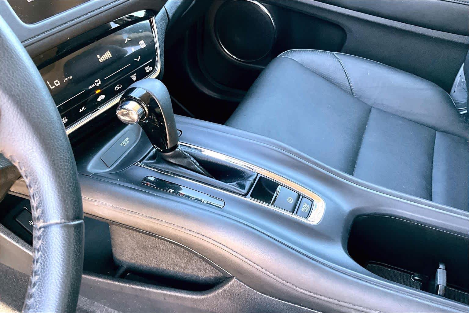 2016 Honda HR-V photo 17 of 37
