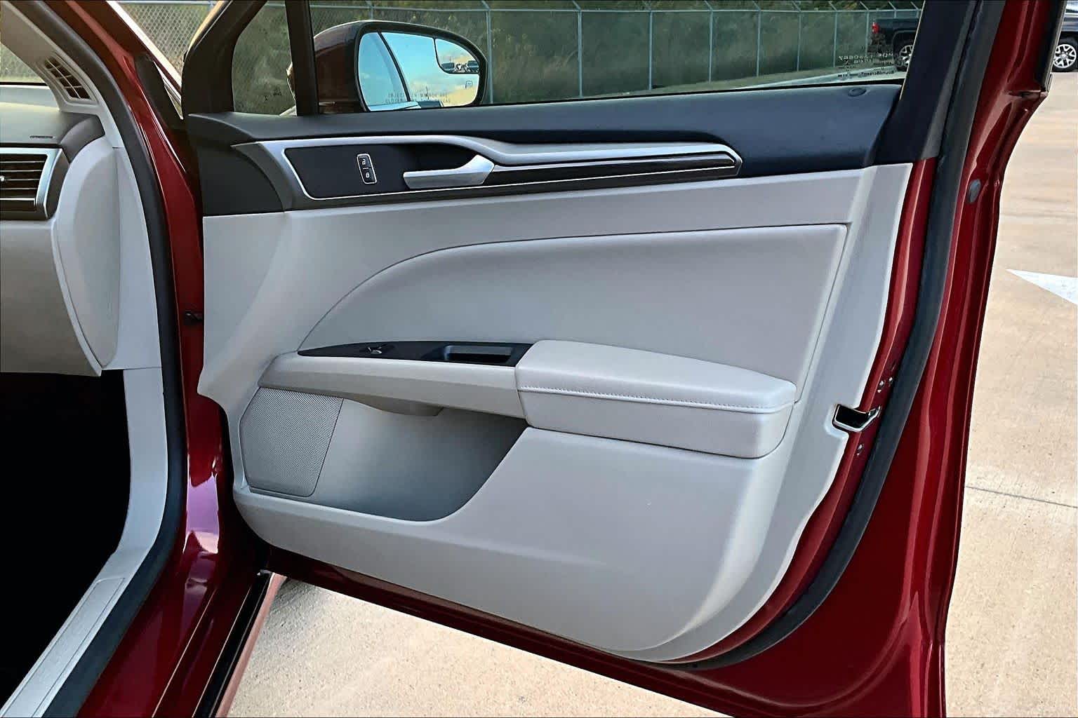 2017 Ford Fusion SE Ruby Red Metallic Tinted Clearcoat at HGreg Houston