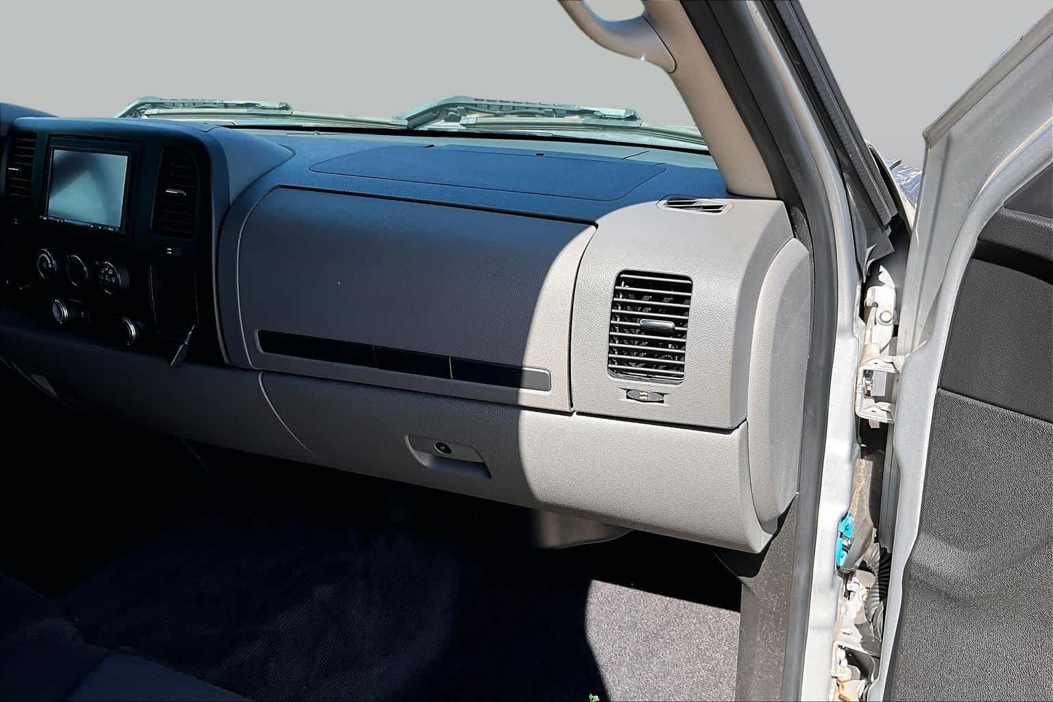 2010 Chevrolet Silverado 1500 photo 16 of 32