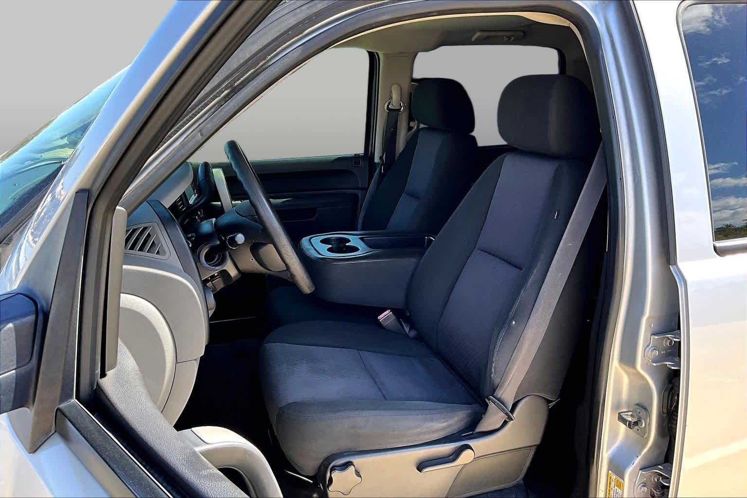 2010 Chevrolet Silverado 1500 photo 7 of 32
