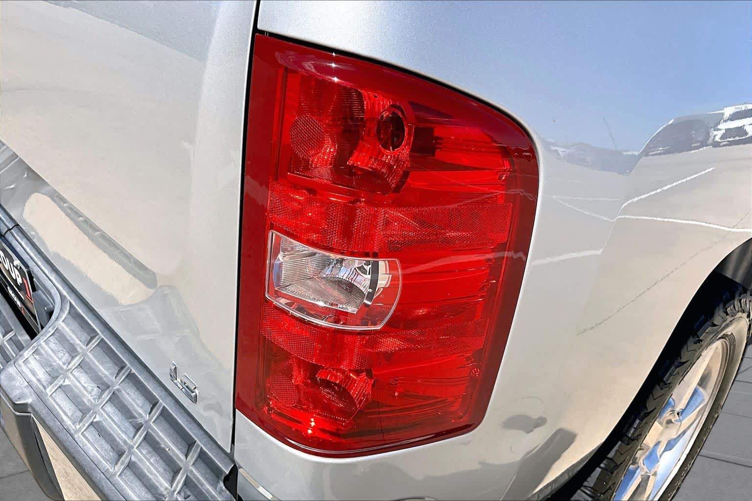 2010 Chevrolet Silverado 1500 photo 24 of 32