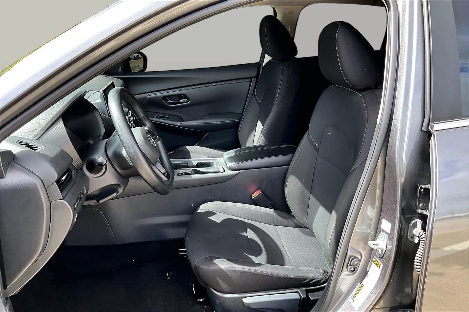 2025 Nissan Sentra photo 8 of 35