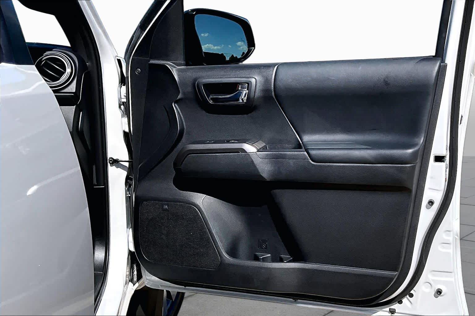 2023 Toyota Tacoma Limited Wind Chill Pearl at Beck & Masten Kia