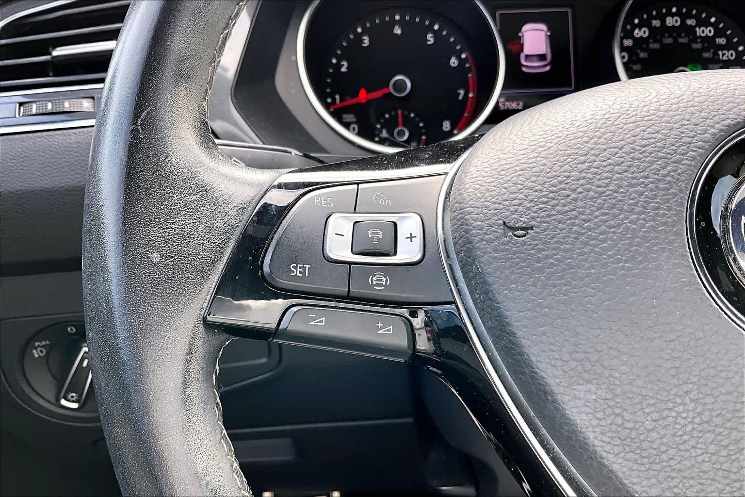 2021 Volkswagen Tiguan photo 23 of 35