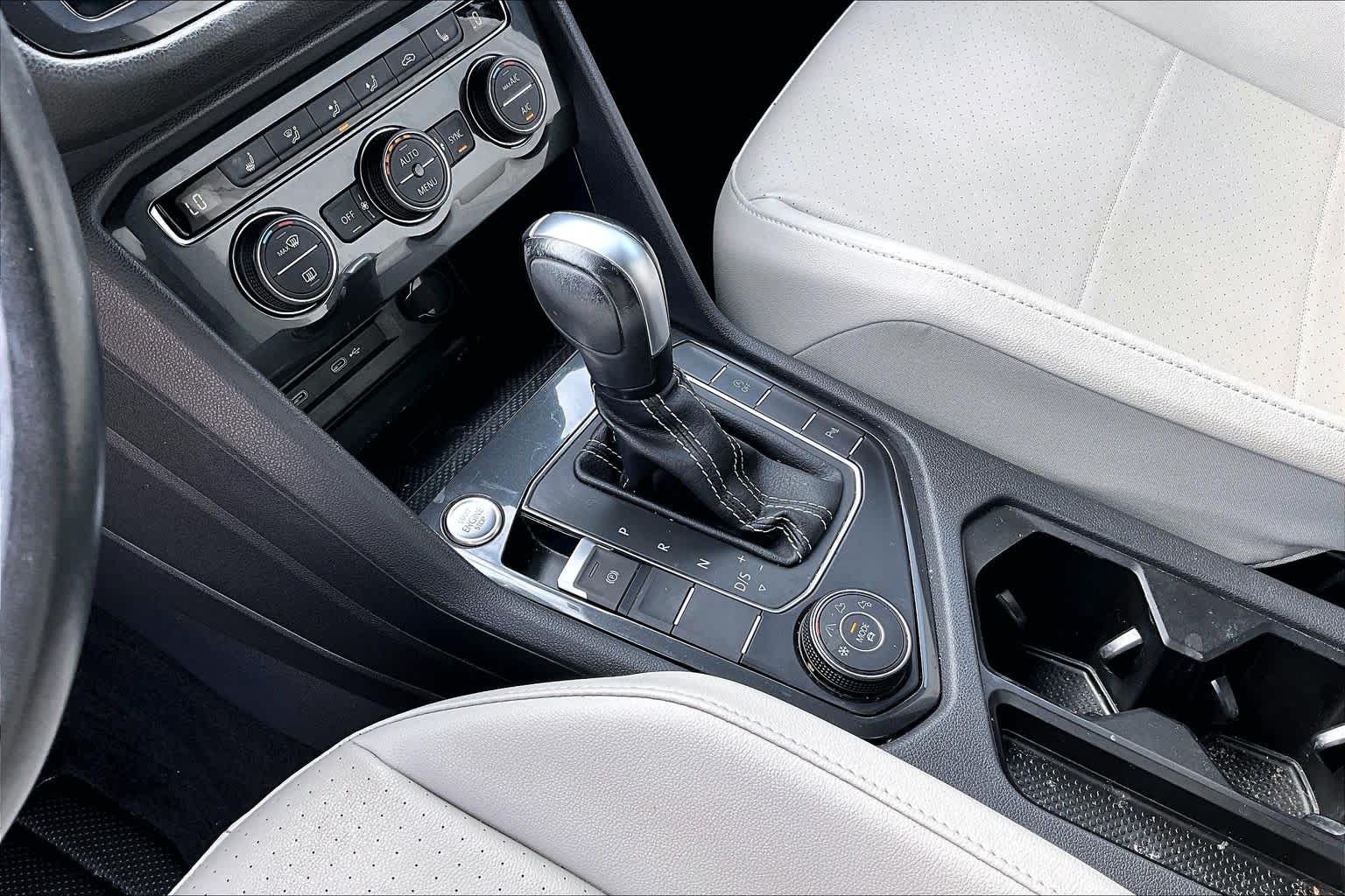 2021 Volkswagen Tiguan photo 16 of 35