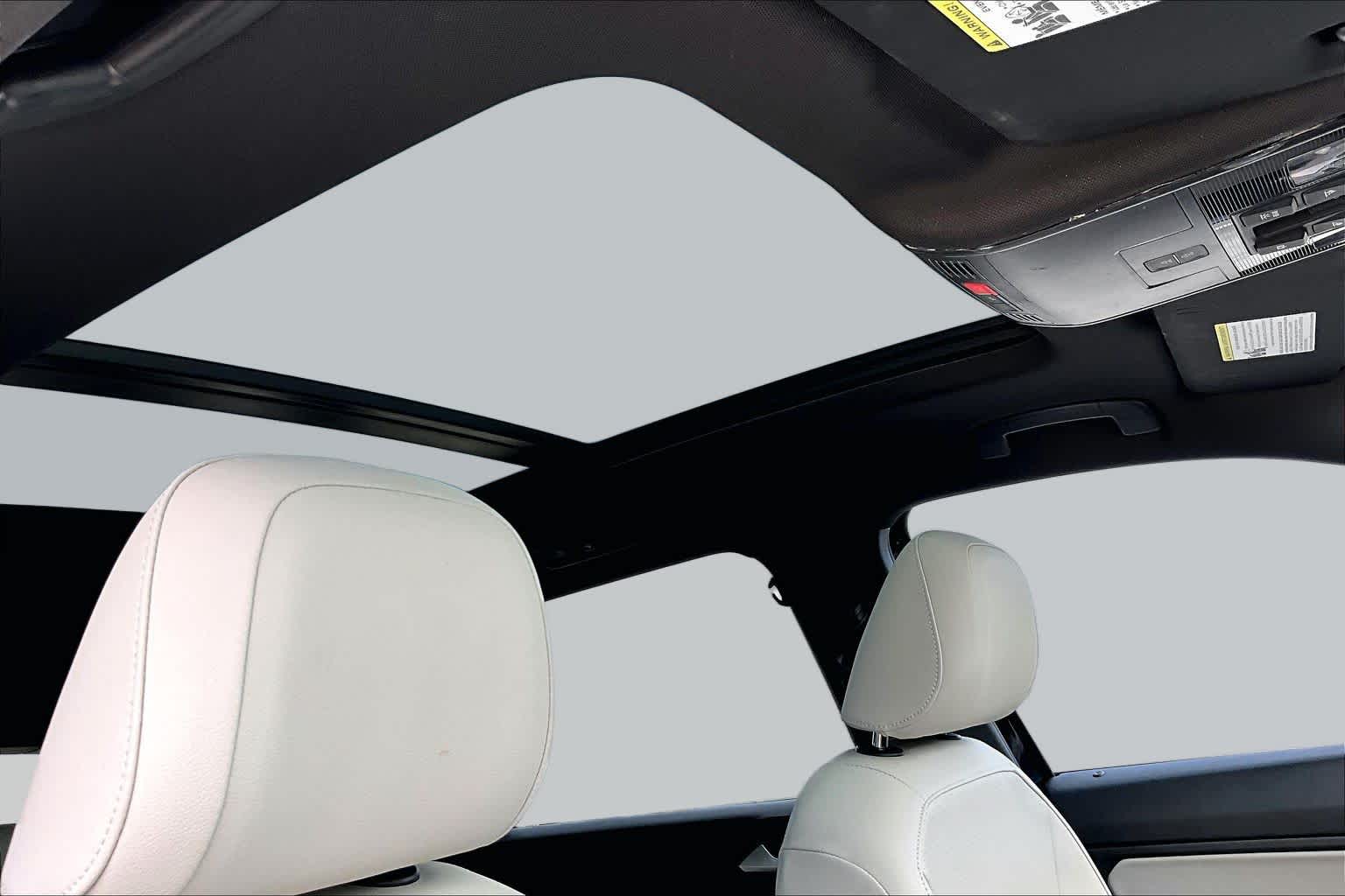 2021 Volkswagen Tiguan photo 13 of 35