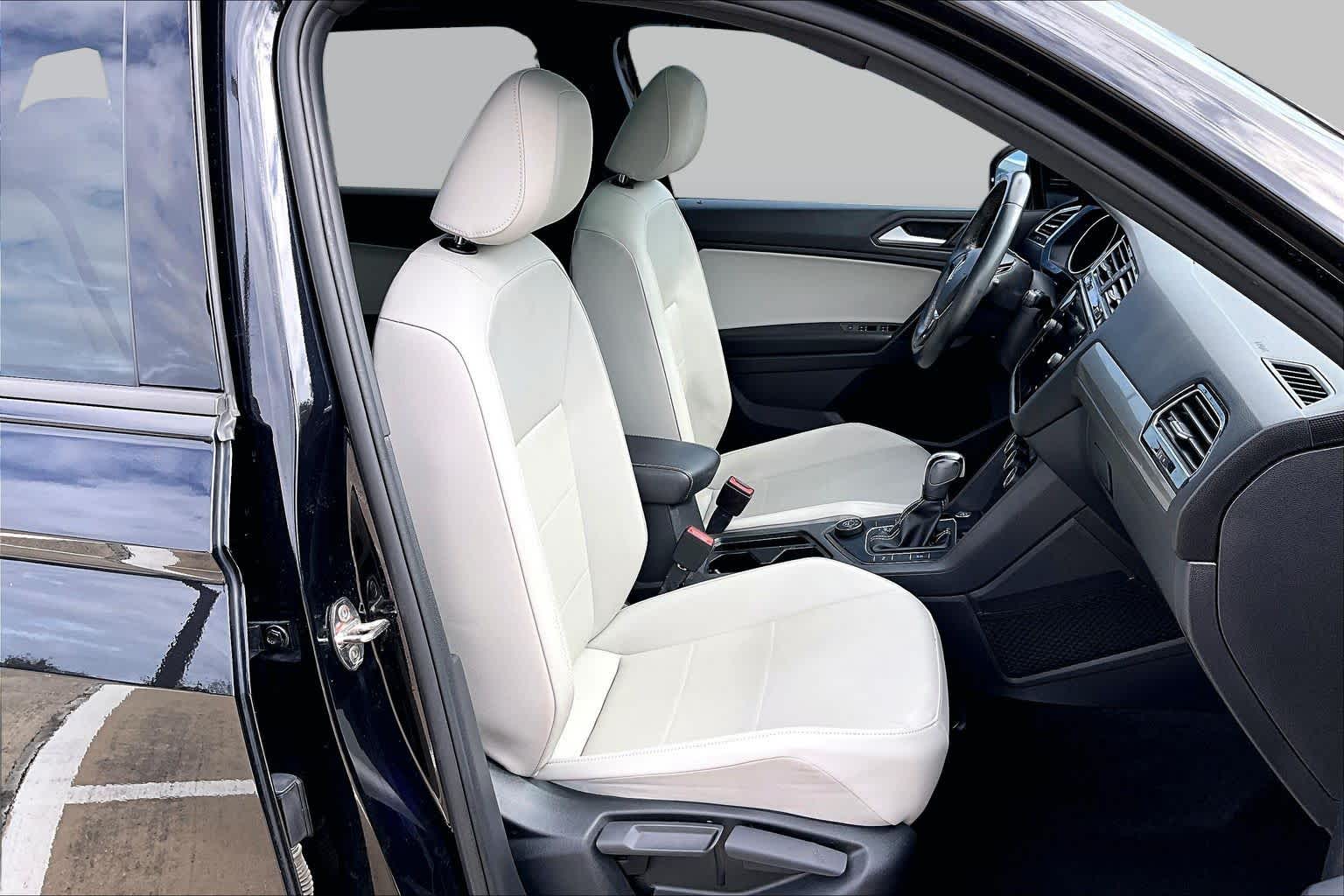 2021 Volkswagen Tiguan photo 8 of 35