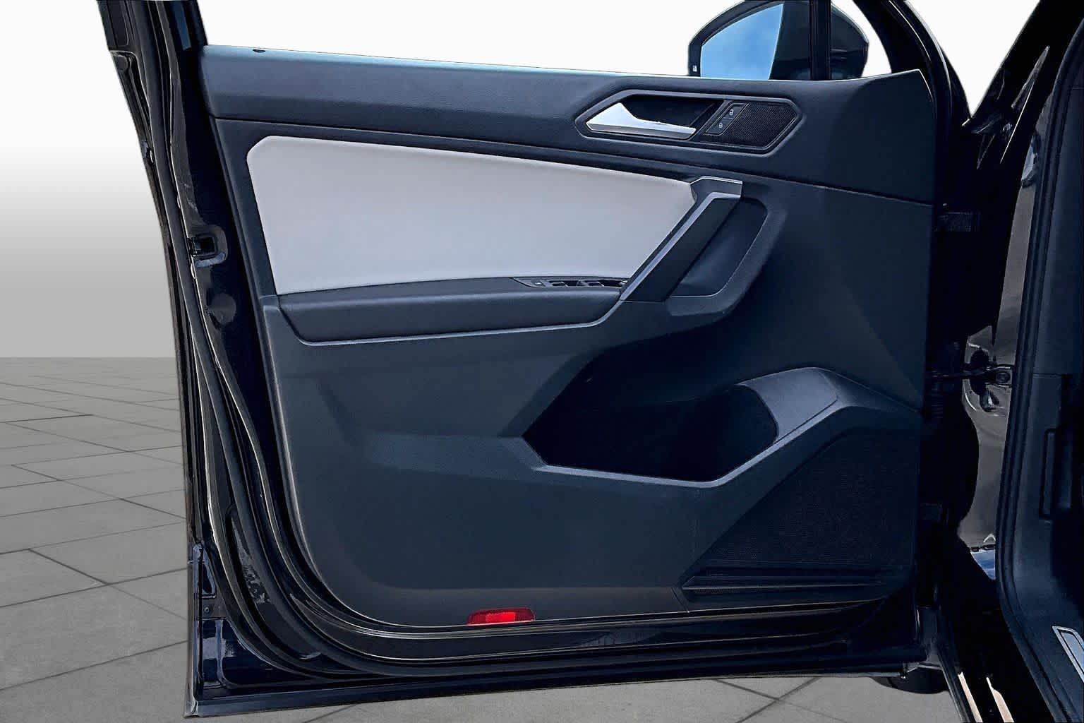 2021 Volkswagen Tiguan photo 21 of 35