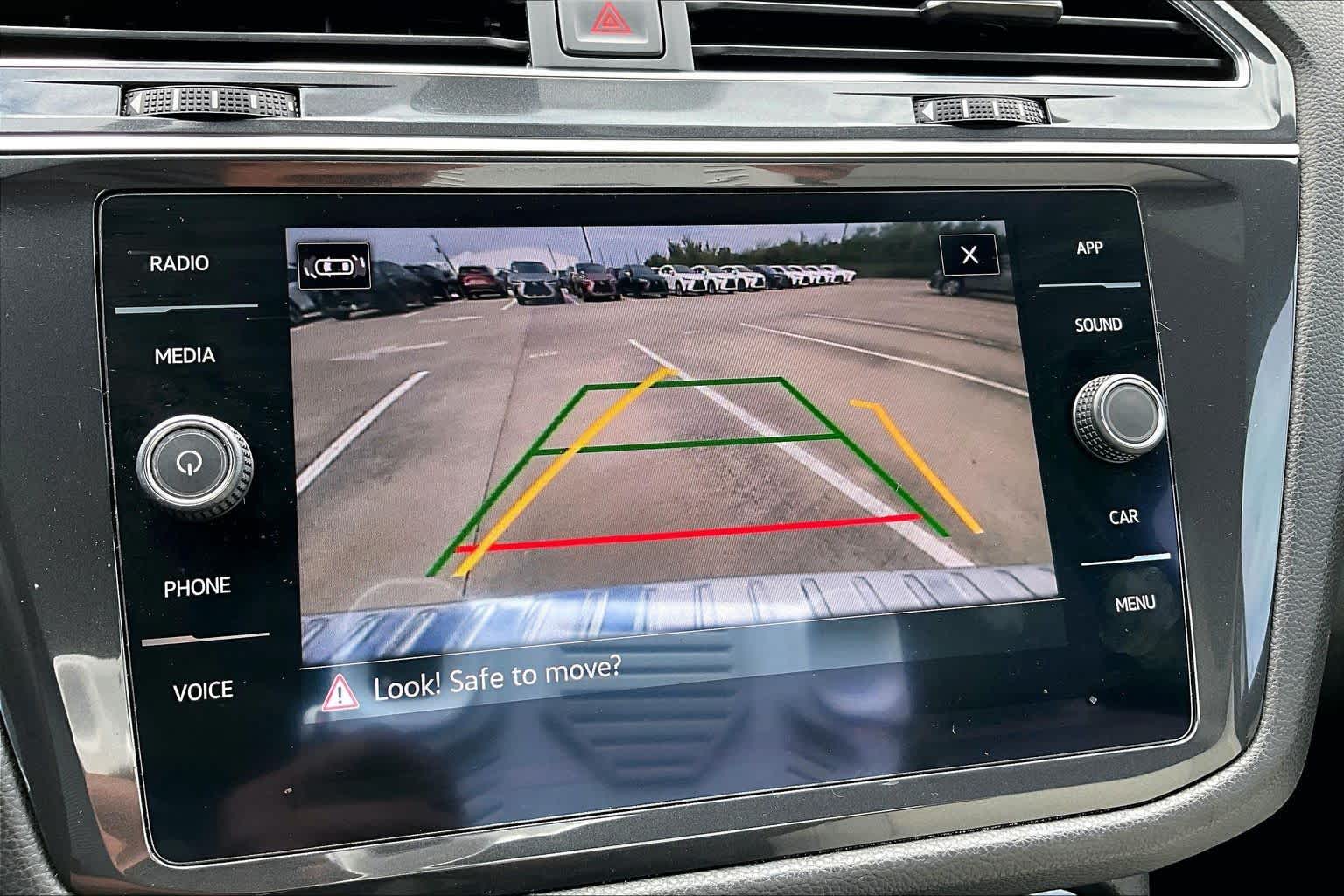 2021 Volkswagen Tiguan photo 26 of 35