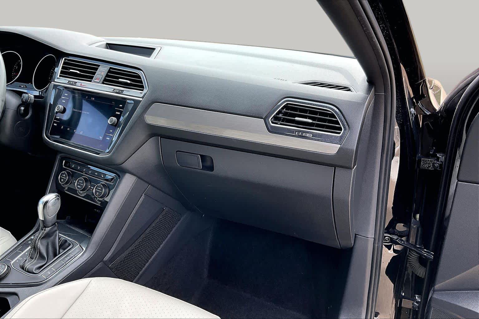 2021 Volkswagen Tiguan photo 18 of 35