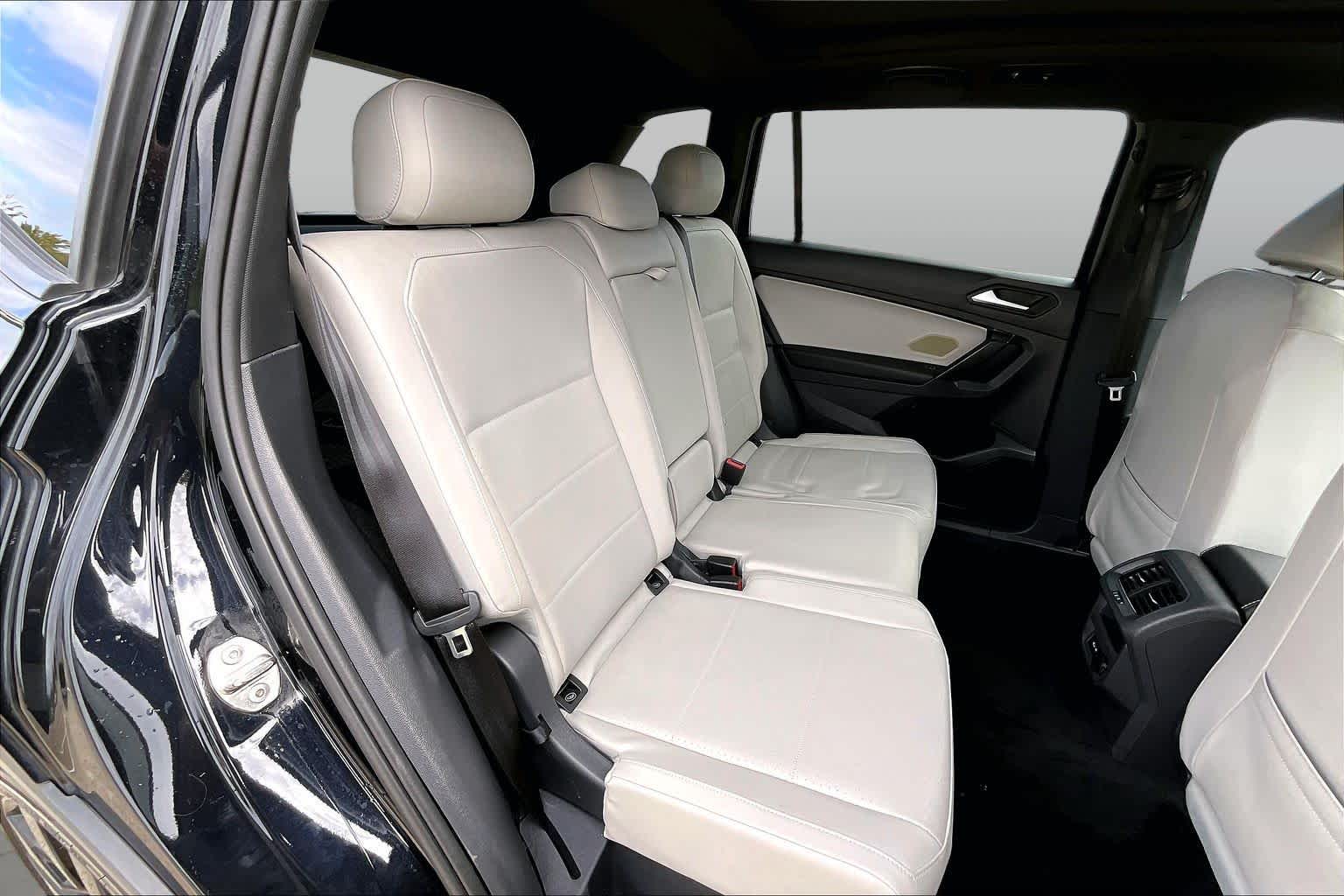 2021 Volkswagen Tiguan photo 19 of 35