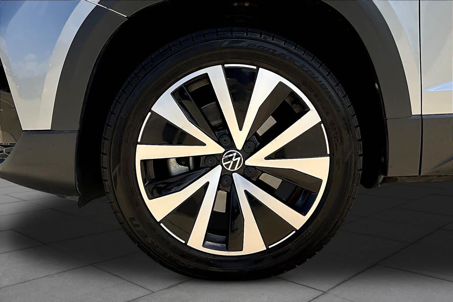 2022 Volkswagen Taos SE Pyrite Silver Metallic at Westside Kia