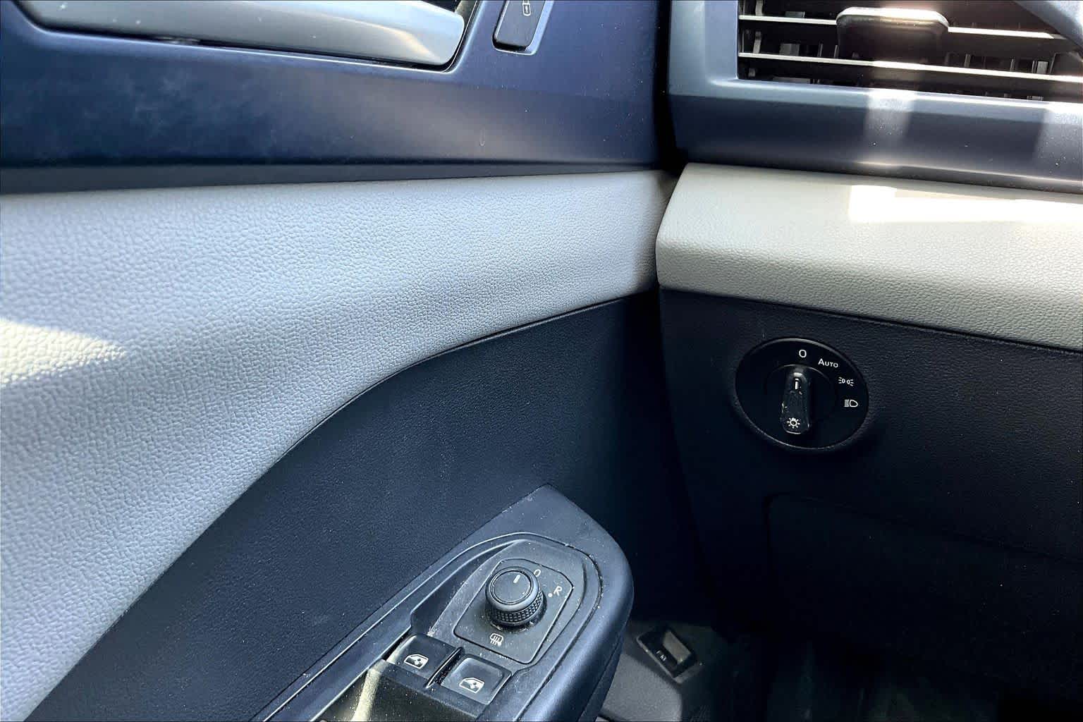 2022 Volkswagen Taos SE Pyrite Silver Metallic at Westside Kia