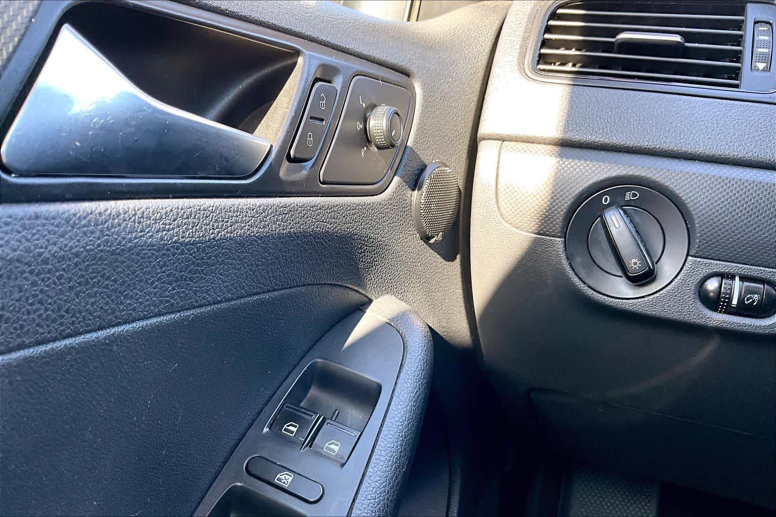 2016 Volkswagen Jetta 1.4T S Pure White at HGreg Houston