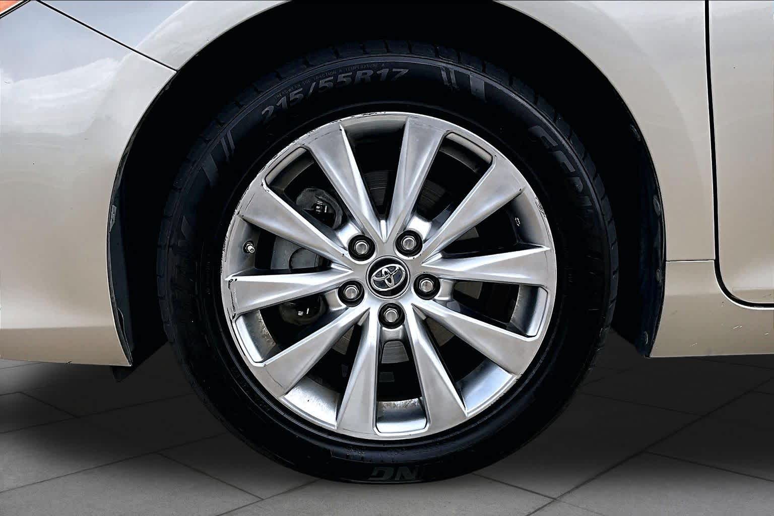 2017 Toyota Camry XSE Creme Brulee Mica at Group 1 Toyota Southwest