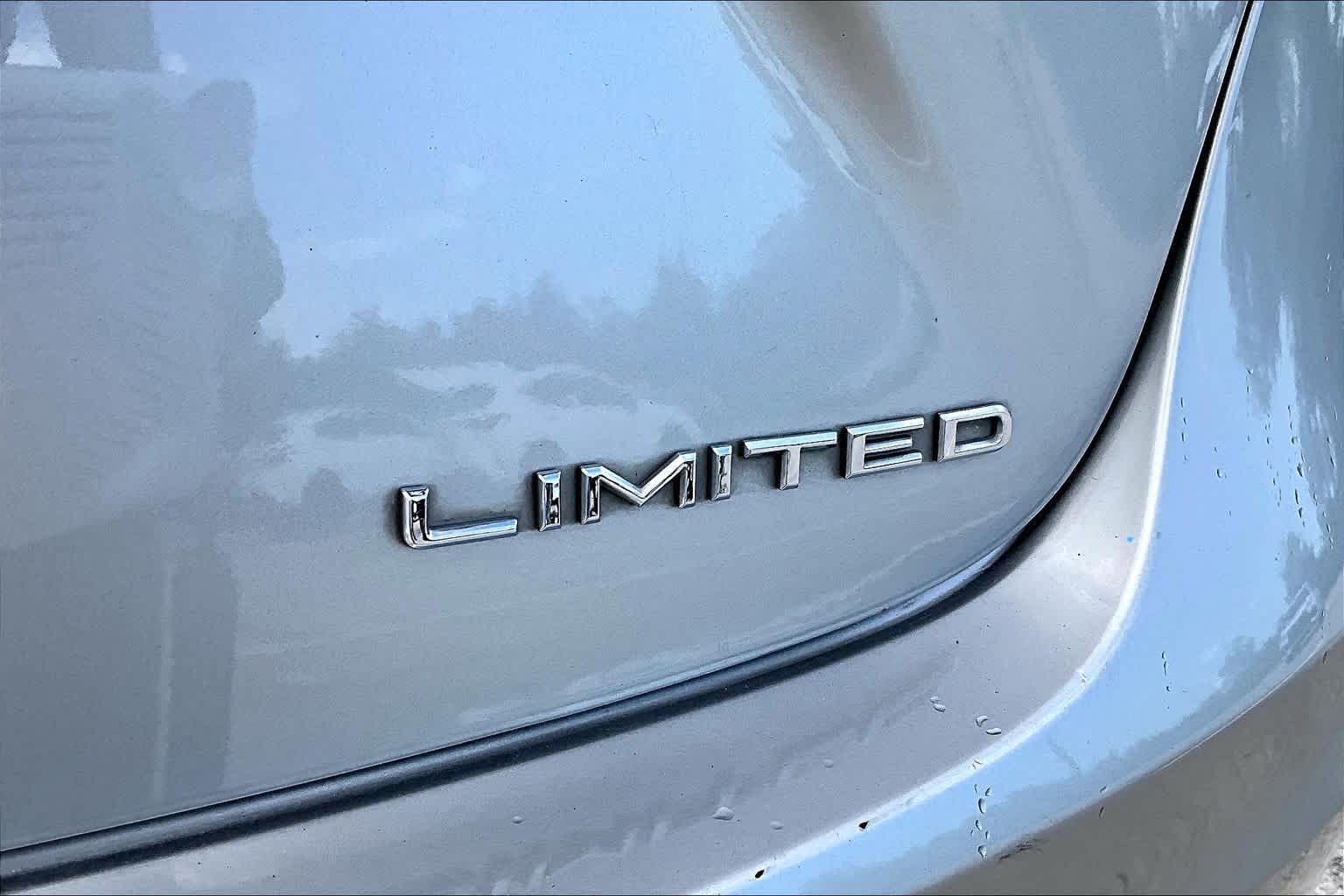 2018 Toyota Avalon Limited Creme Brulee Mica at Group 1 Toyota Southwest