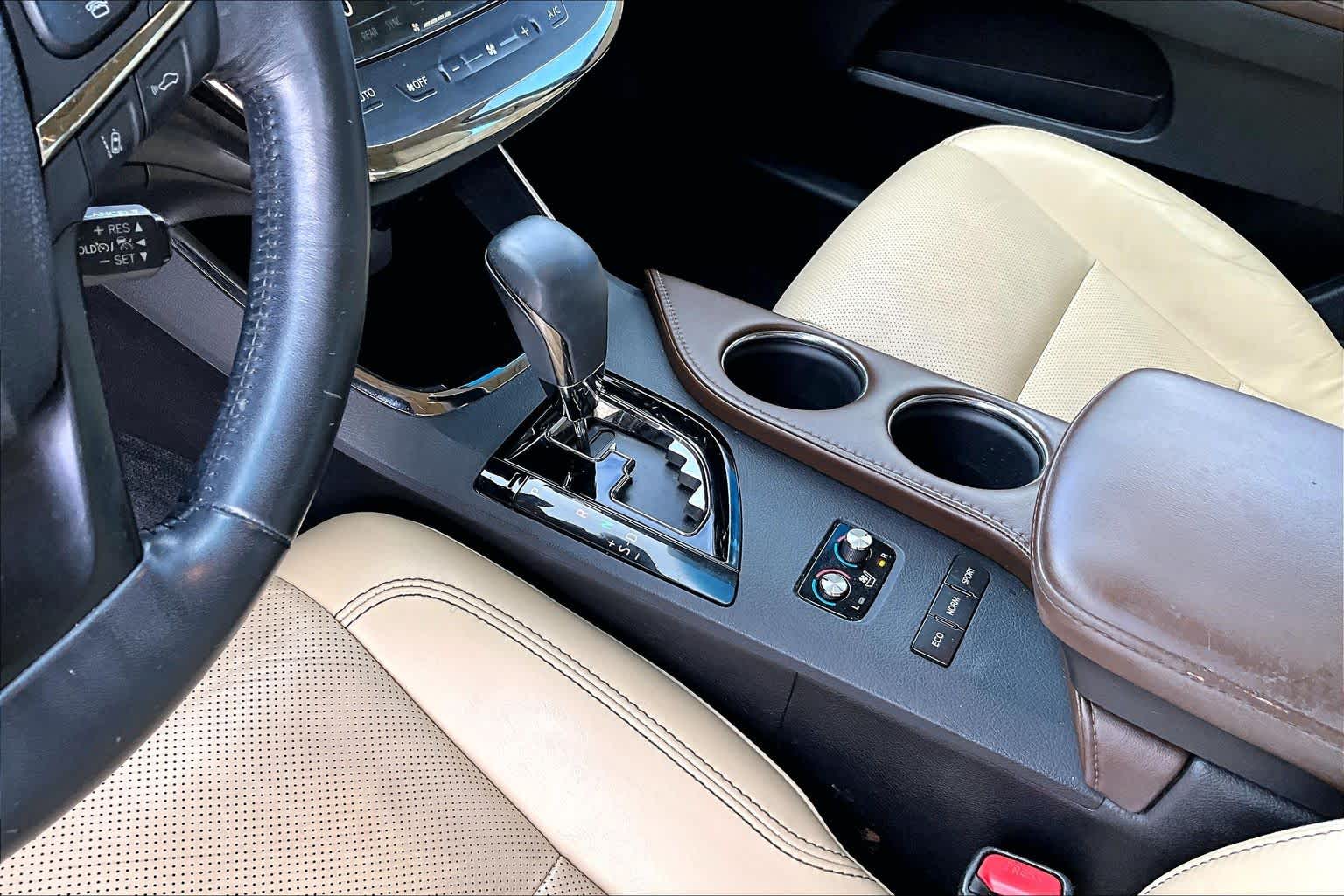 2018 Toyota Avalon Limited Creme Brulee Mica at Group 1 Toyota Southwest
