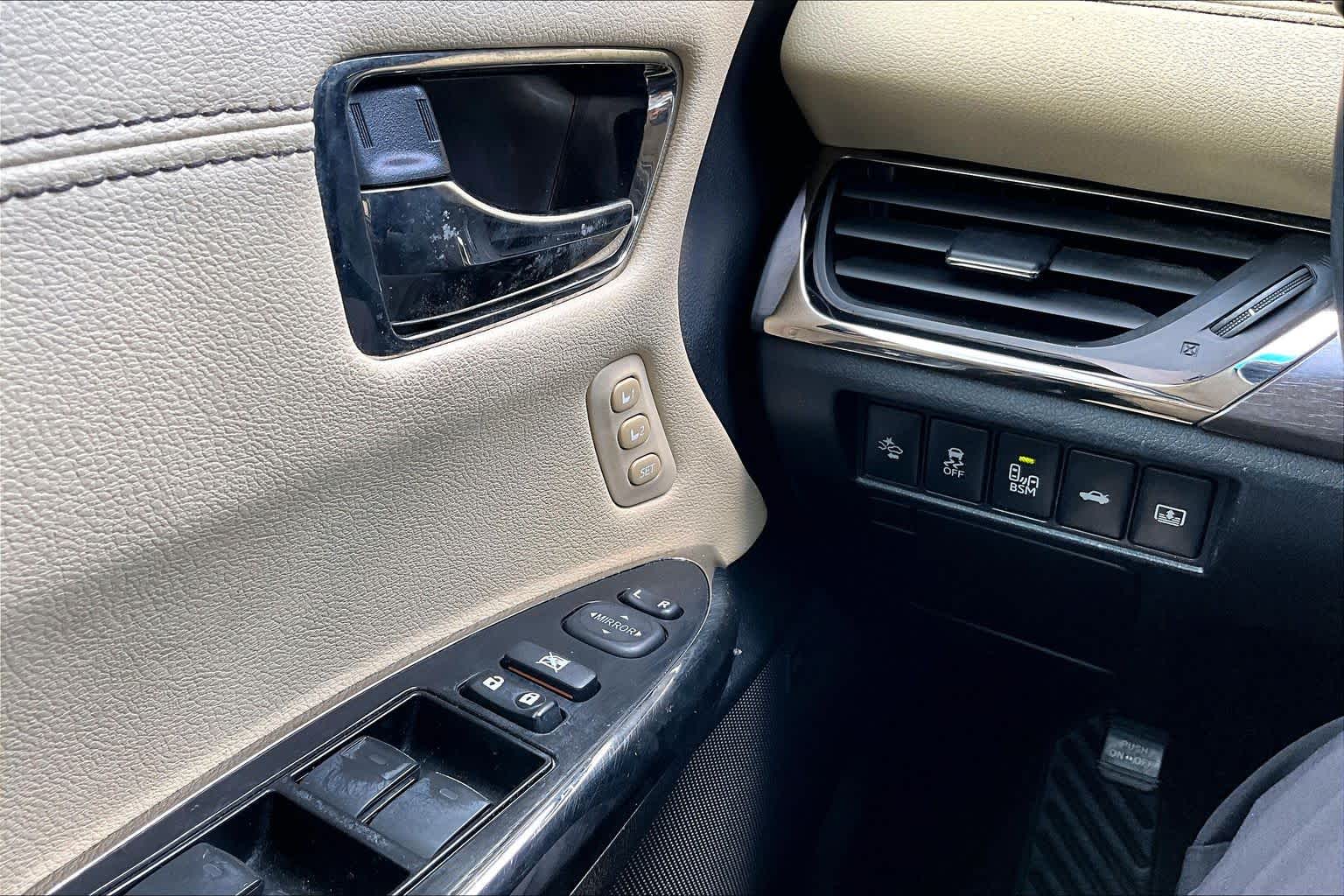 2018 Toyota Avalon Limited Creme Brulee Mica at Group 1 Toyota Southwest