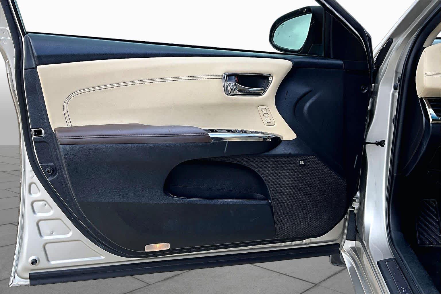 2018 Toyota Avalon Limited Creme Brulee Mica at Group 1 Toyota Southwest
