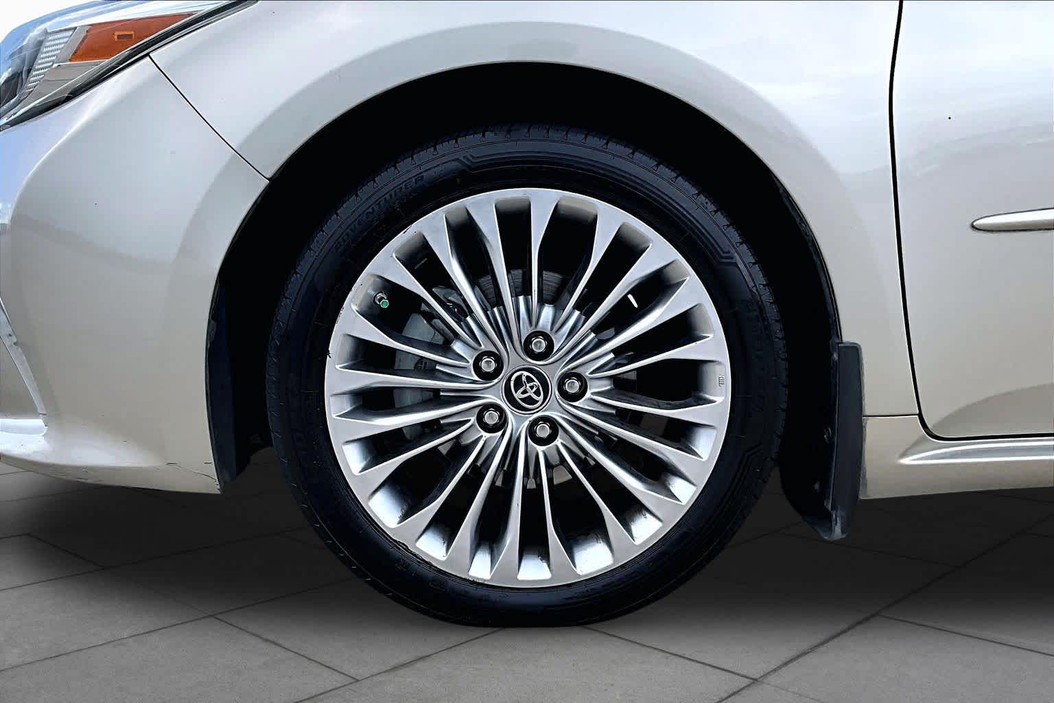 2018 Toyota Avalon Limited Creme Brulee Mica at Group 1 Toyota Southwest