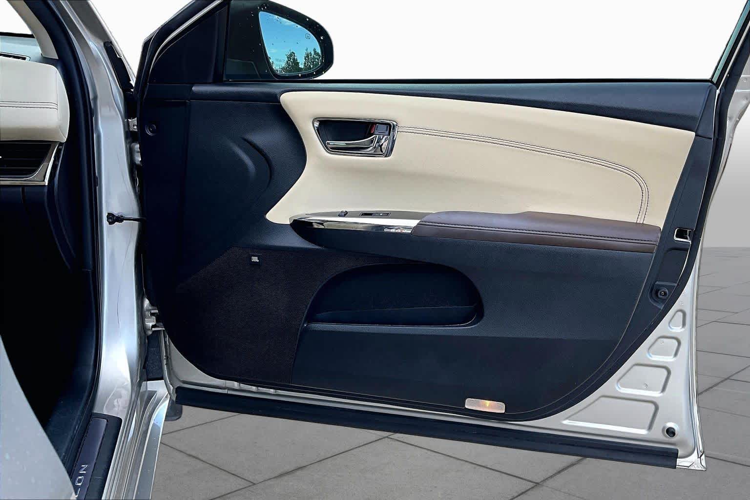 2018 Toyota Avalon Limited Creme Brulee Mica at Group 1 Toyota Southwest