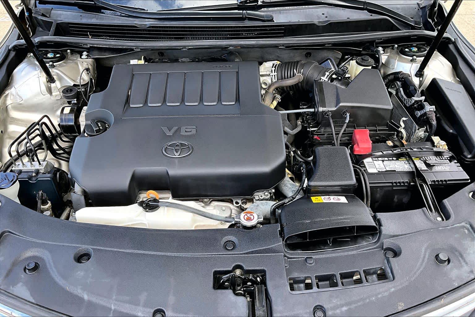 2018 Toyota Avalon Limited Creme Brulee Mica at Group 1 Toyota Southwest