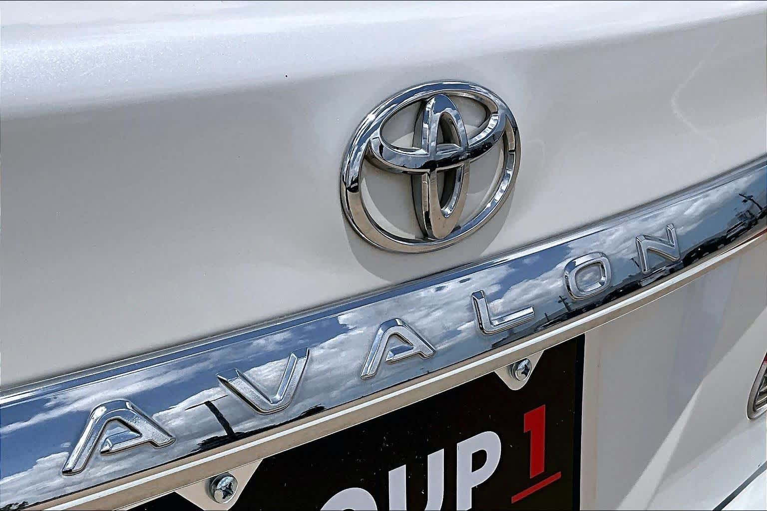 2012 Toyota Avalon Limited Blizzard Pearl at Sterling McCall Nissan