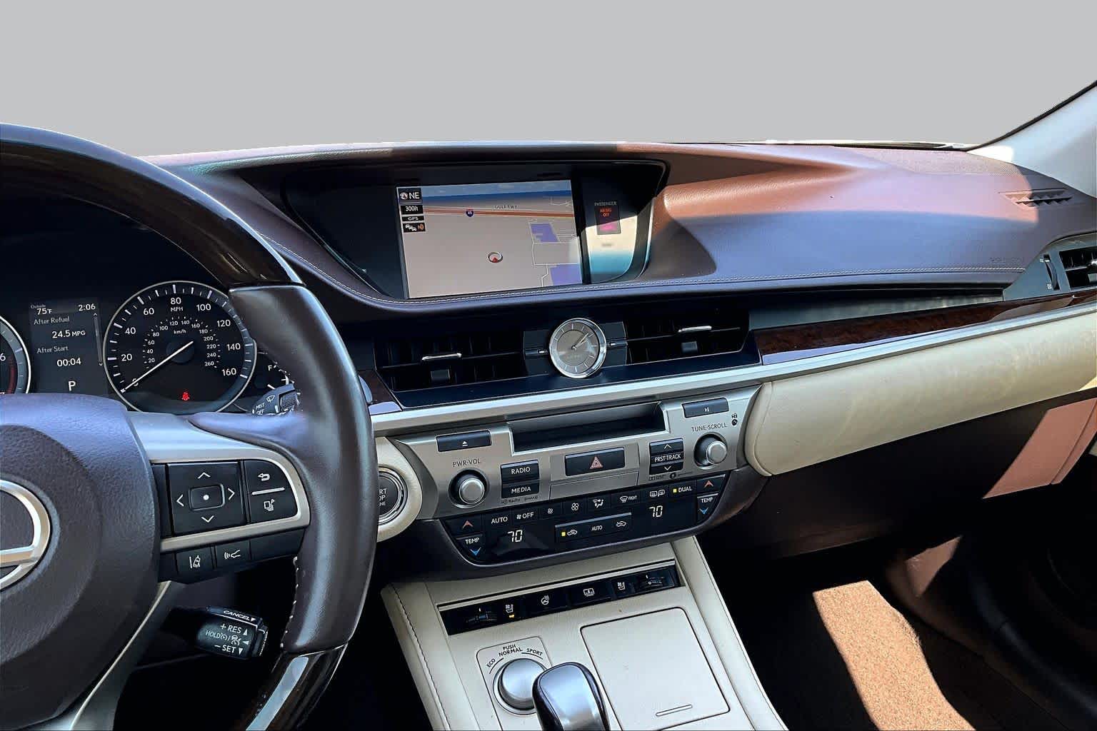 2017 Lexus ES 350 photo 7 of 36