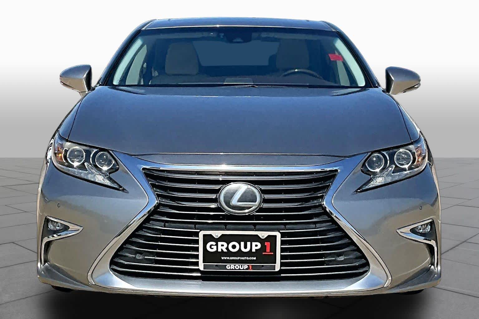2017 Lexus ES 350 photo 4 of 36