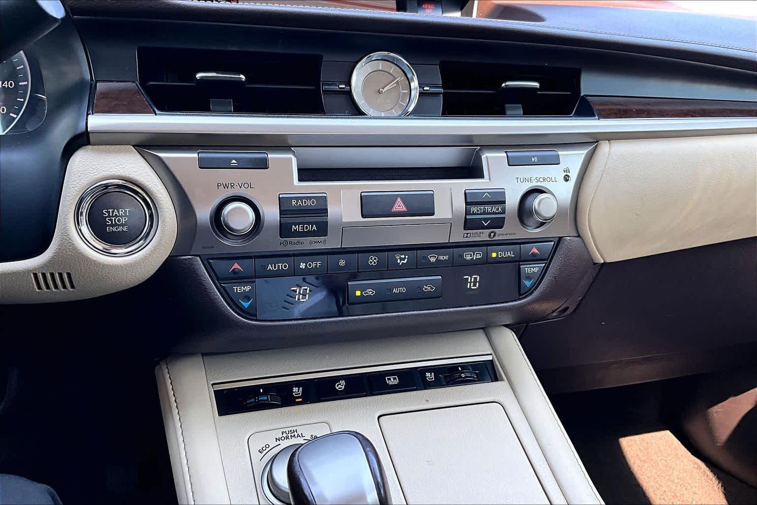 2017 Lexus ES 350 photo 34 of 36